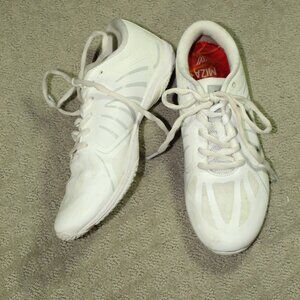 Miza Varsity Women's Size 8.5 White Cheerleading Sneakers